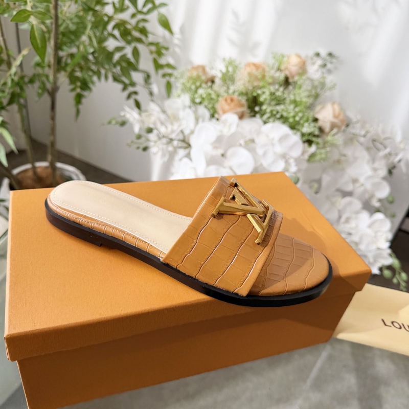 l0vis Vvtt0n slippers